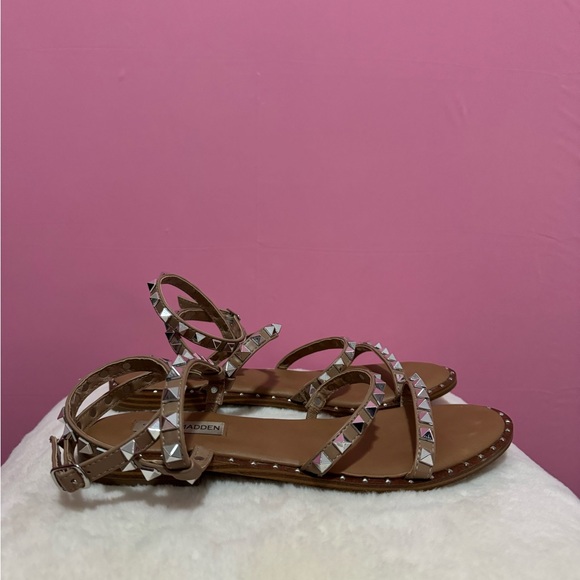 Women’s Tan Steve Madden Studded Strap Sandals Size 8.5 - Picture 2 of 6